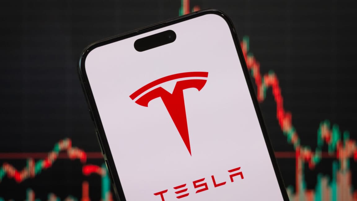 Tesla crece en ventas, pero enfrenta sobreproducción