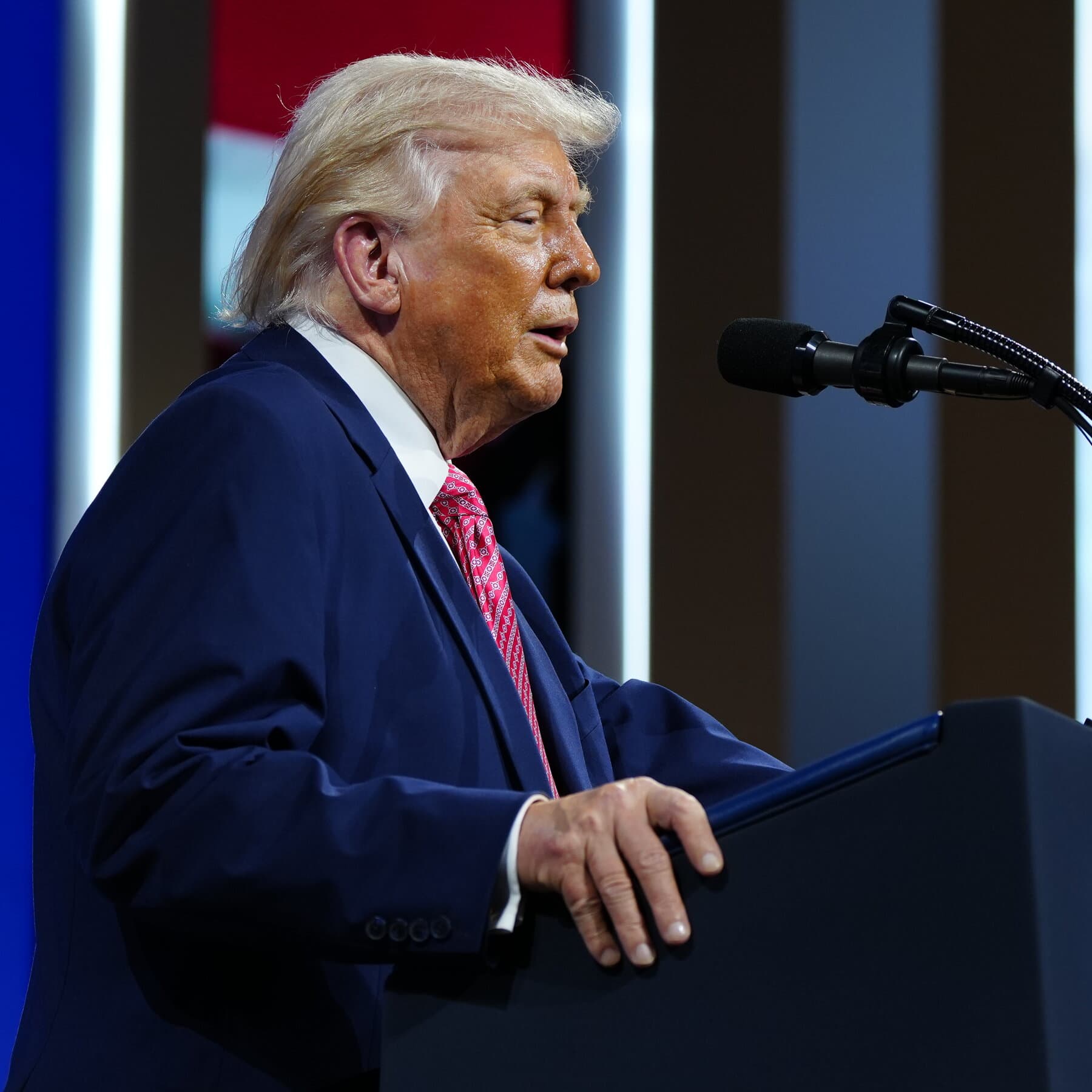 Ataque iraní hiere a tropas de EE. UU. mientras Trump declara 'Oriente Medio Salvo'